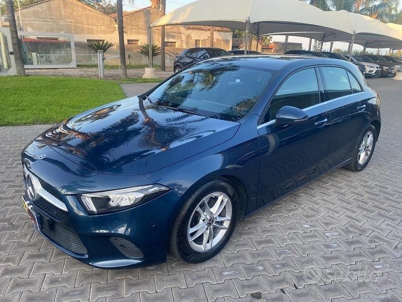 Usata Mercedes A180 116 CV (85 kW) 2020 Blu Berlina
