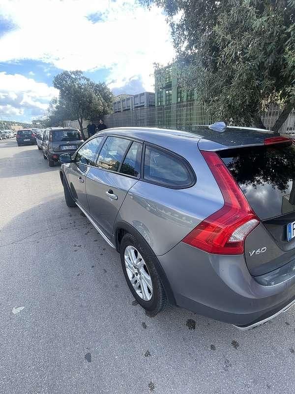 Usata Volvo V60 CC Momentum 150 CV (110 kW) 2017 Station wagon