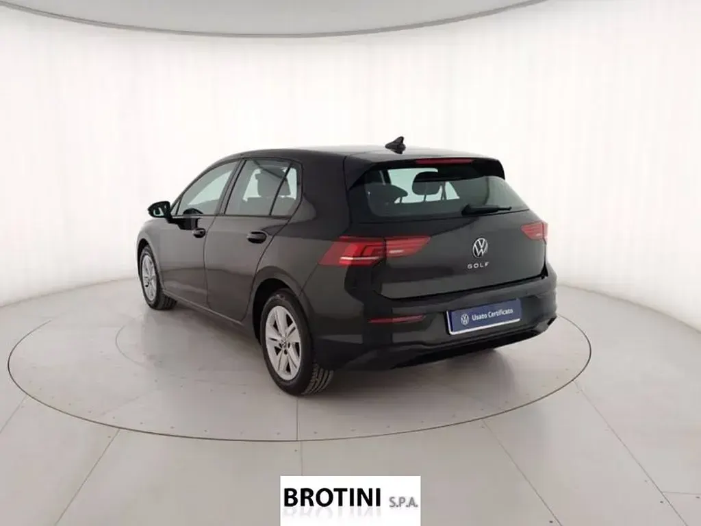 Usata VW Golf VIII Life 150 CV (110 kW) 2025 Nero metallizzato Berlina