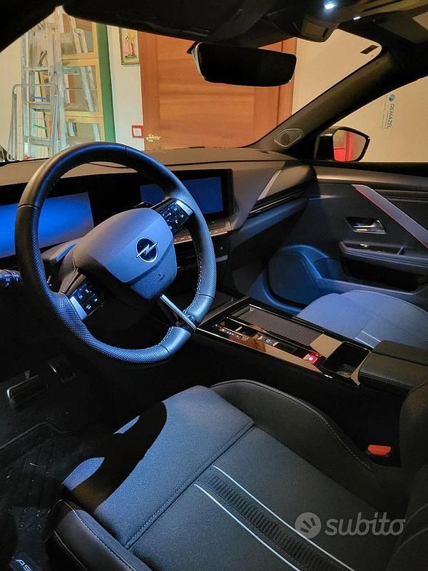 Usata Opel Astra 130 CV (95 kW) 2024 Giallo Berlina