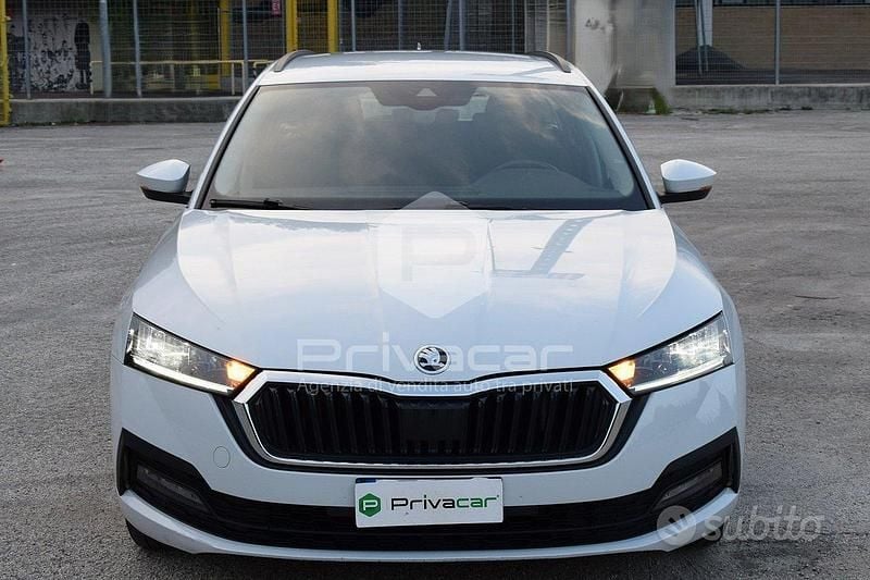 Usata Skoda Octavia Executive 116 CV (85 kW) 2022 Bianco Station wagon