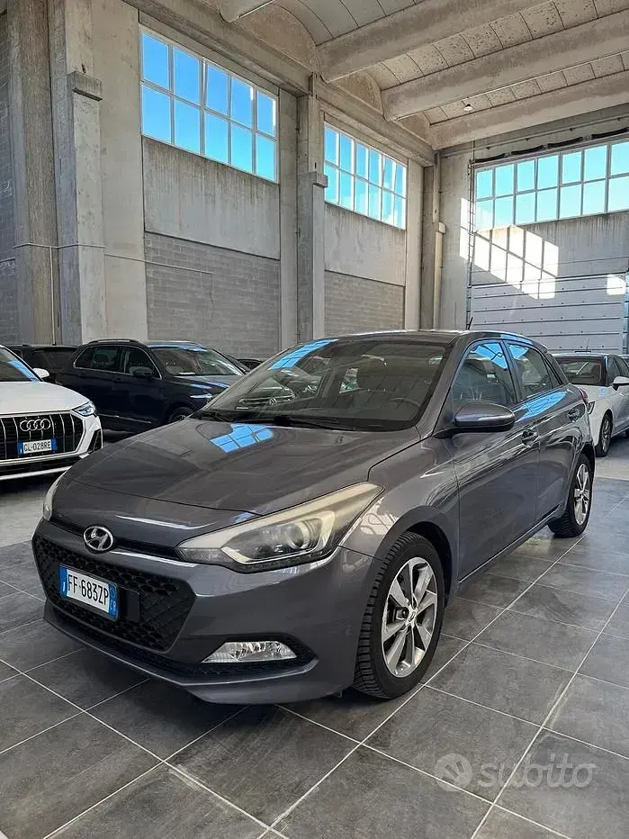 Usata Hyundai i20 Comfort 75 CV (55 kW) 2017 Grigio Berlina