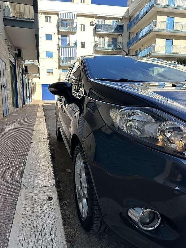 Usata Ford Fiesta Titanium 68 CV (50 kW) 2008 Utilitaria