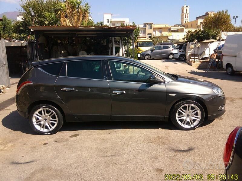 Gebraucht Lancia Delta 120 PS (88 kW) 2010 Grau Kleinwagen