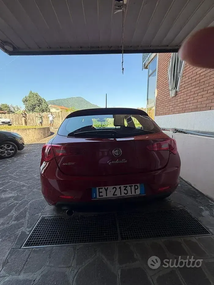 Usata Alfa Romeo Giulietta 105 CV (77 kW) 2015 Rosso Utilitaria