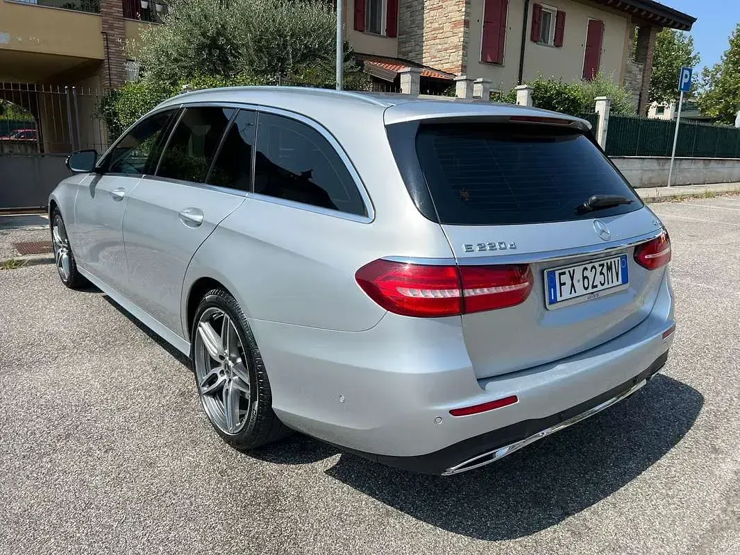 Usata Mercedes E220 Premium 194 CV (142 kW) 2019 Grigio Station wagon