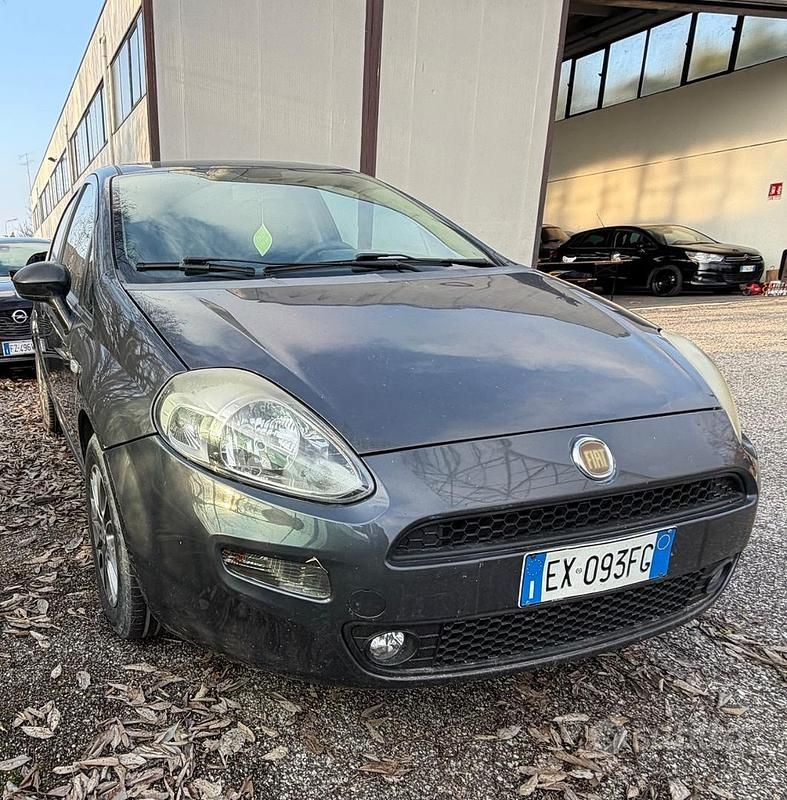 Usata Fiat Grande Punto Dynamic 74 CV (54 kW) 2014 Grigio Utilitaria