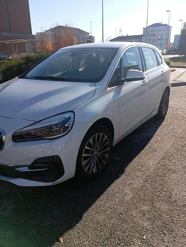 Usata BMW 216 Active Tourer Luxury Line 102 CV (75 kW) 2018 Bianco Monovolume
