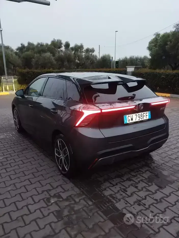 Usata MG MG4 EV 53 kW (73 CV) 2024 Grigio Utilitaria