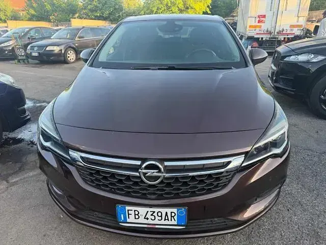 Usata Opel Astra 110 CV (80 kW) 2015 Rosso Berlina