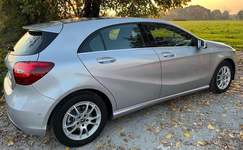 Usata Mercedes A200 156 CV (114 kW) 2017 Grigio Berlina