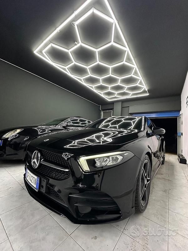 Nero Usata 2021 Mercedes A180 Premium Tre volumi | 26.499 € (Buon prezzo) - Immagine 1/4