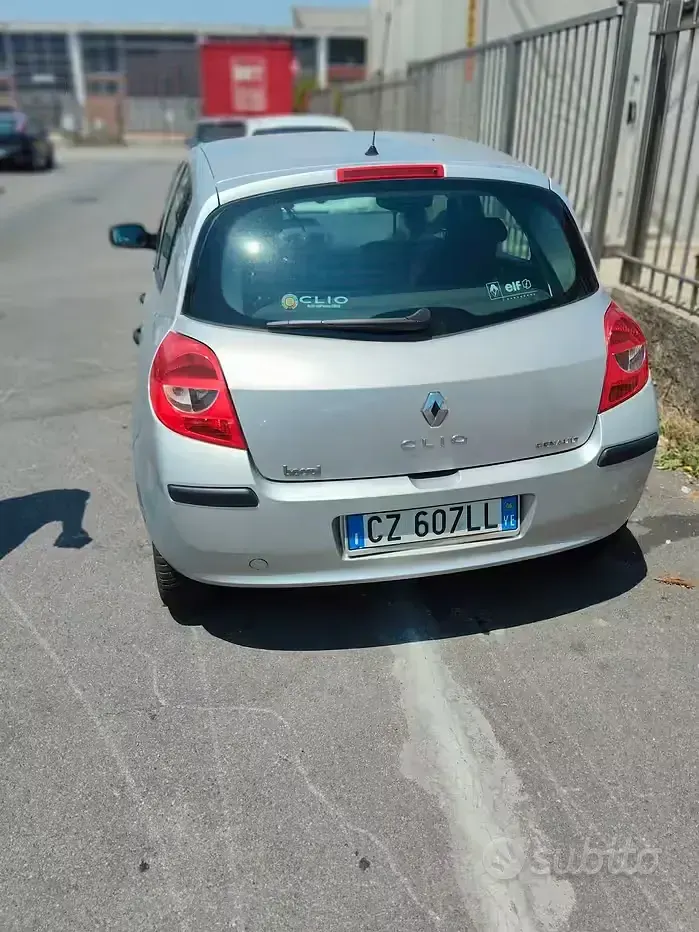 Usata Renault Clio III 98 CV (72 kW) 2006 Grigio Berlina