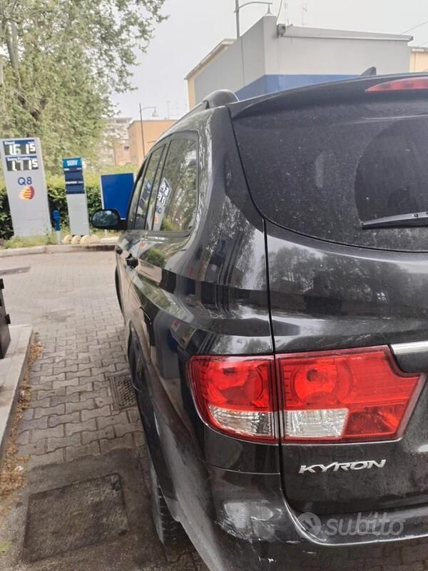Usata Ssangyong (KGM) Kyron 141 CV (103 kW) 2010 Nero SUV