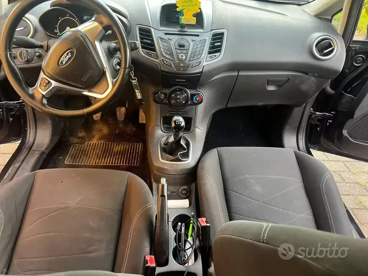 Usata Ford Fiesta 75 CV (55 kW) 2014 Nero Utilitaria