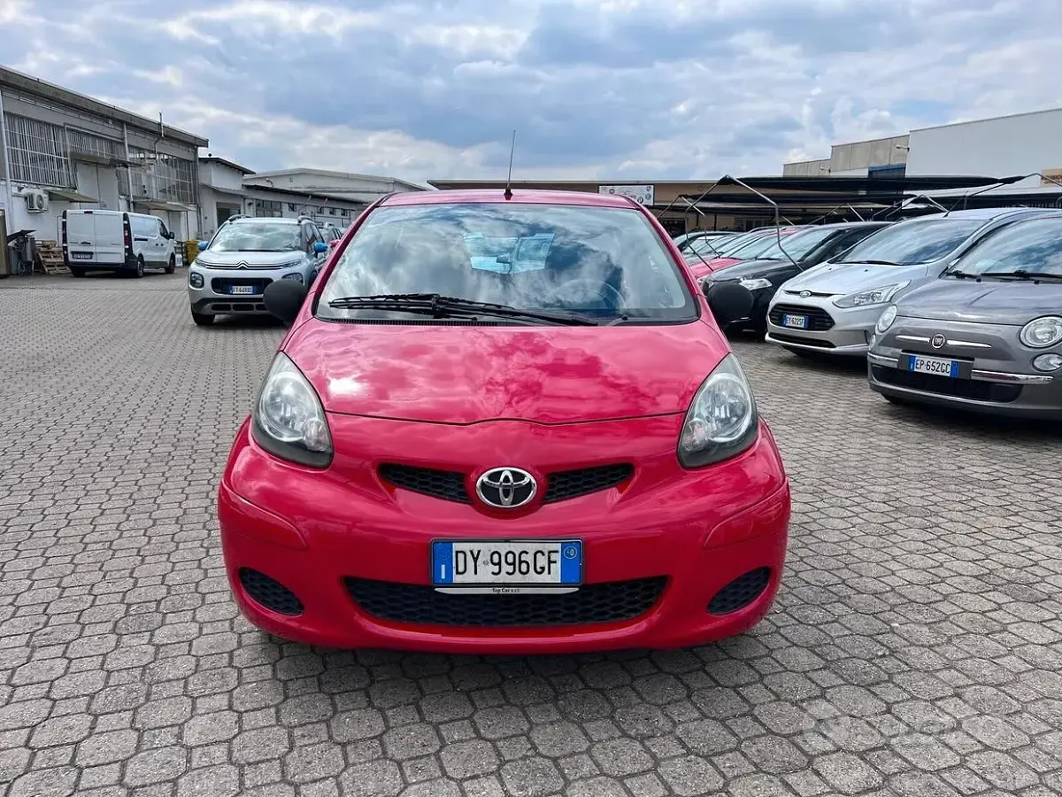Usata Toyota Aygo 68 CV (50 kW) 2010 Rosso Utilitaria