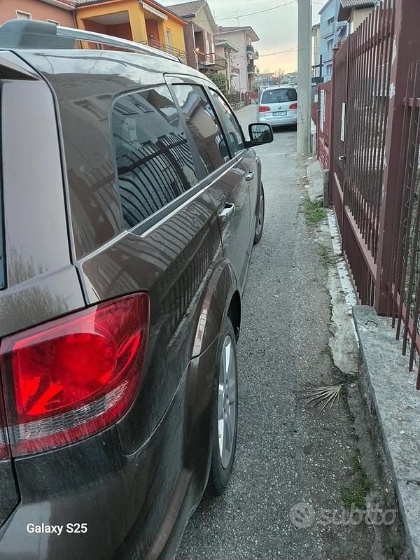 Usata Fiat Freemont 170 CV (125 kW) 2013 Marrone SUV