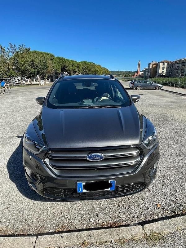 Grigio Usata 2017 Ford Kuga SUV | 18.000 € (Molto cara) - Immagine 1/4