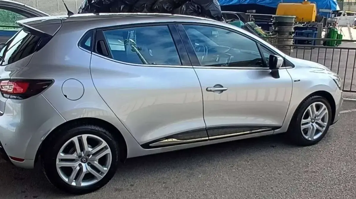 Usata Renault Clio IV Zen 75 CV (55 kW) 2019 Argento Berlina