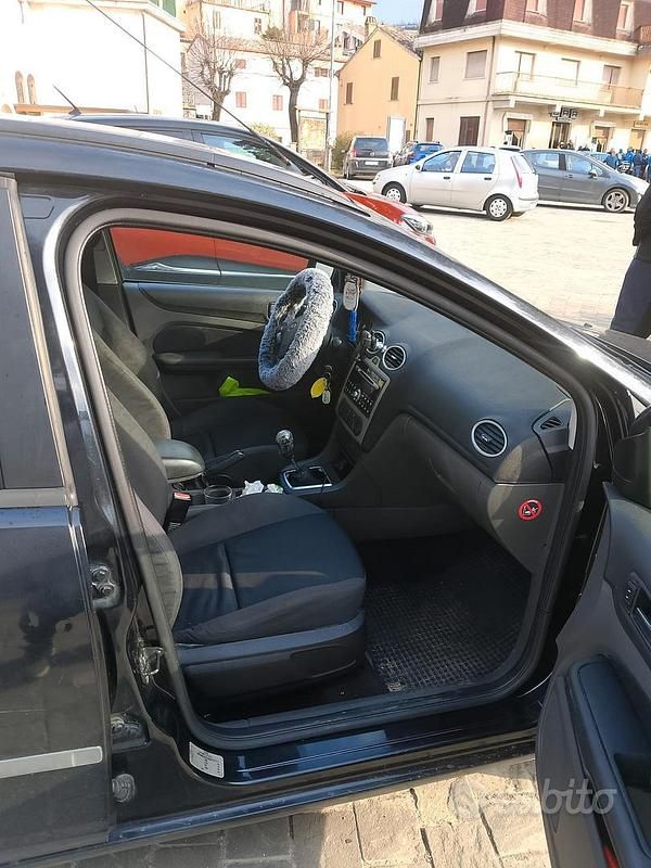 Usata Ford Focus 100 CV (73 kW) 2005 Nero Berlina