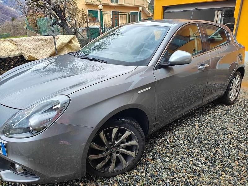 Usata Alfa Romeo Giulietta Super 120 CV (88 kW) 2016 Grigio Utilitaria