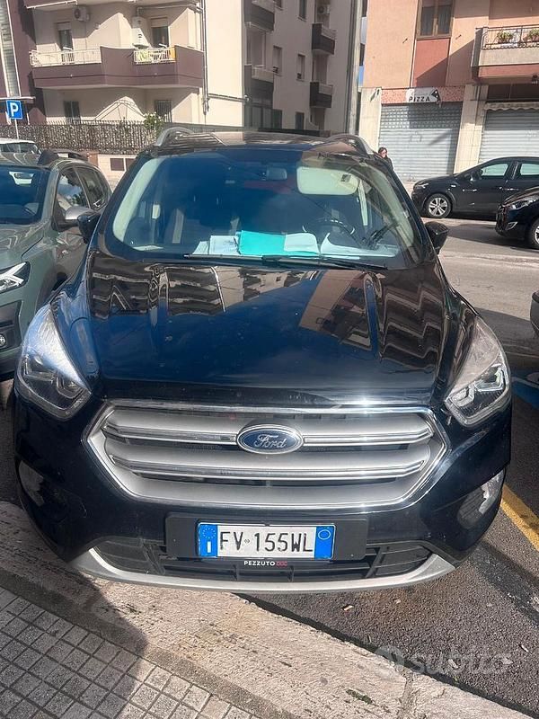 Usata Ford Kuga 120 CV (88 kW) 2019 Nero SUV