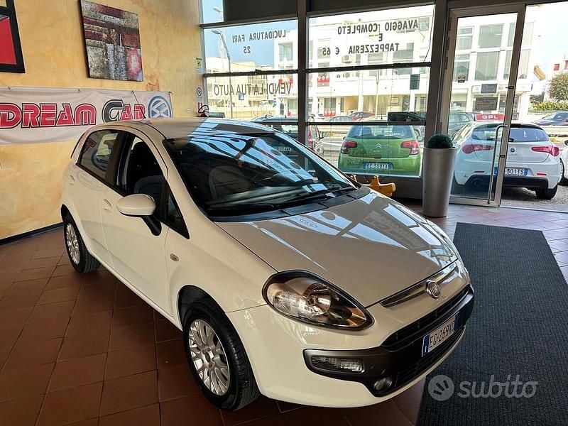 Usata Fiat Punto Evo Dynamic 69 CV (50 kW) 2011 Bianco Utilitaria