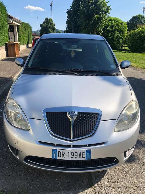 Argento Usata 2008 Lancia Ypsilon Due volumi | 1700 € (Super prezzo) - Immagine 1/4