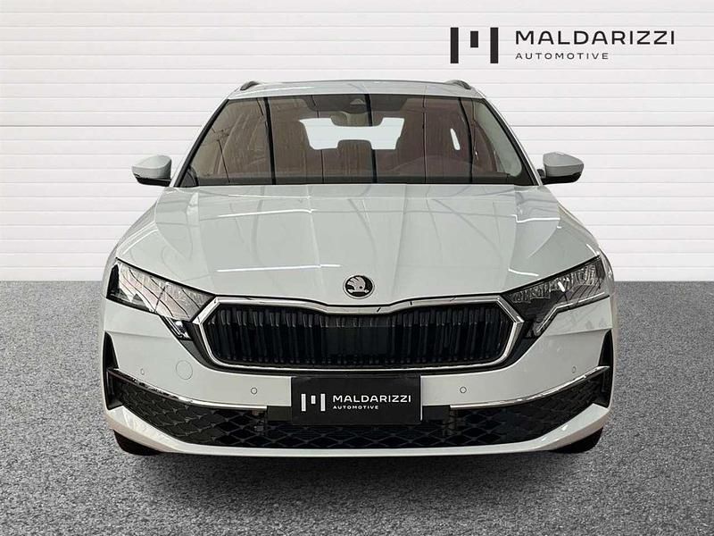 Usata Skoda Octavia Executive 150 CV (110 kW) 2025 Bianco Station wagon