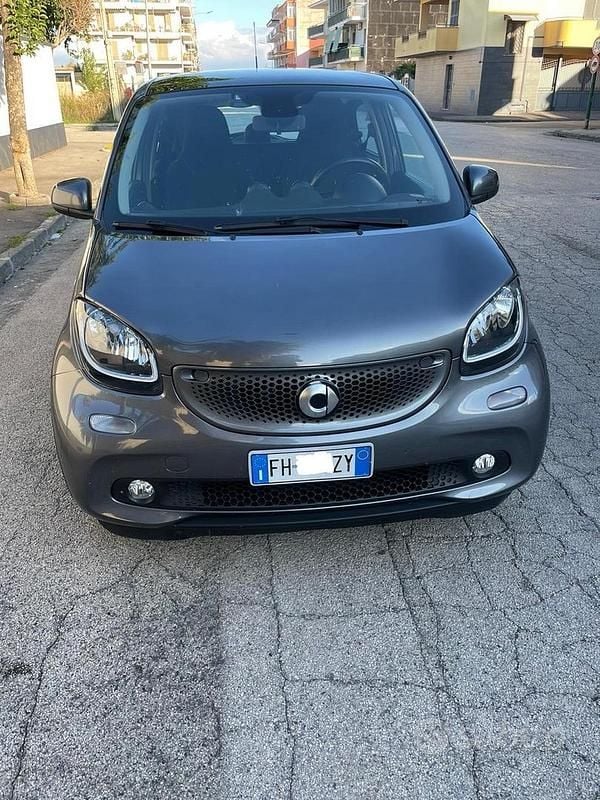 Usata Smart ForFour 90 CV (66 kW) 2017 Grigio Utilitaria