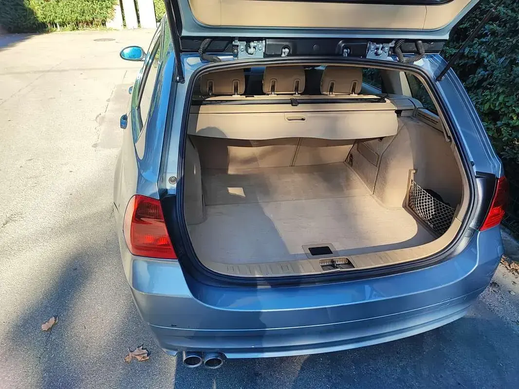 Usata BMW 330 Efficient Dynamics 231 CV (169 kW) 2006 Blu/azzurro Station wagon