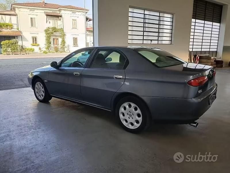 Usata Alfa Romeo 166 Progression 149 CV (109 kW) 2000 Grigio Berlina