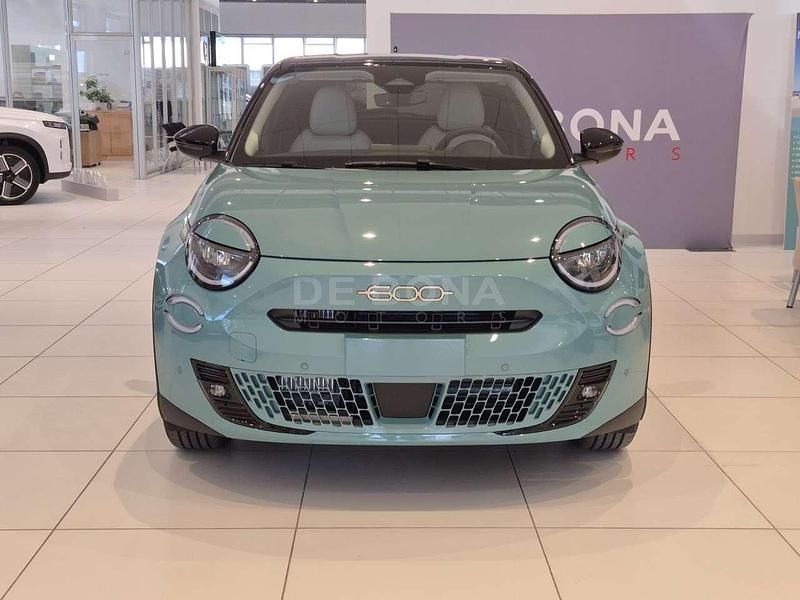 Nuova Fiat 600 La Prima 110 CV (80 kW) 2026 Azzurro SUV