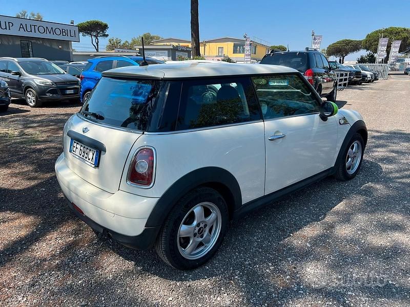 Usata Mini ONE 75 CV (55 kW) 2010 Beige Utilitaria