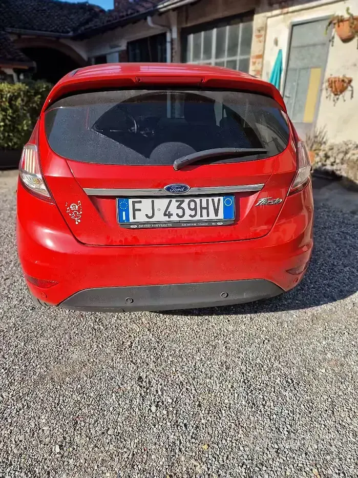 Usata Ford Fiesta Titanium 95 CV (69 kW) 2017 Rosso Utilitaria