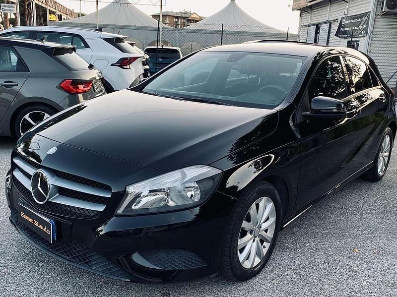 Nero Usata 2015 Mercedes A180 Executive Tre volumi | 11.950 € (Super prezzo) - Immagine 1/4