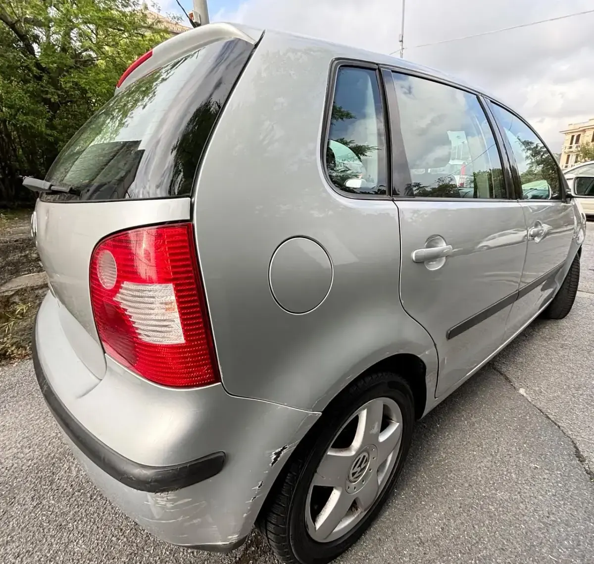 Usata VW Polo Comfortline 74 CV (54 kW) 2003 Grigio Berlina