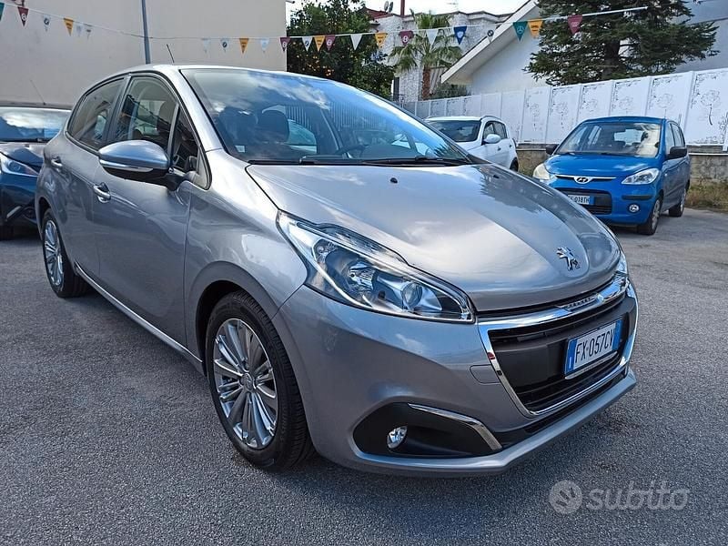Usata Peugeot 208 Active 101 CV (74 kW) 2019 Grigio Utilitaria