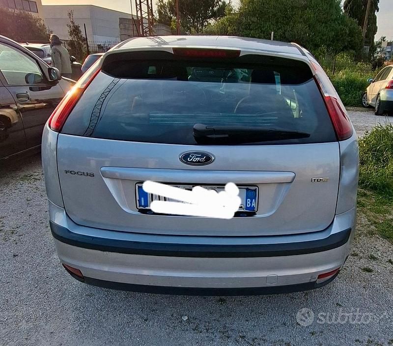 Usata Ford Focus 90 CV (66 kW) 2007 Grigio Berlina