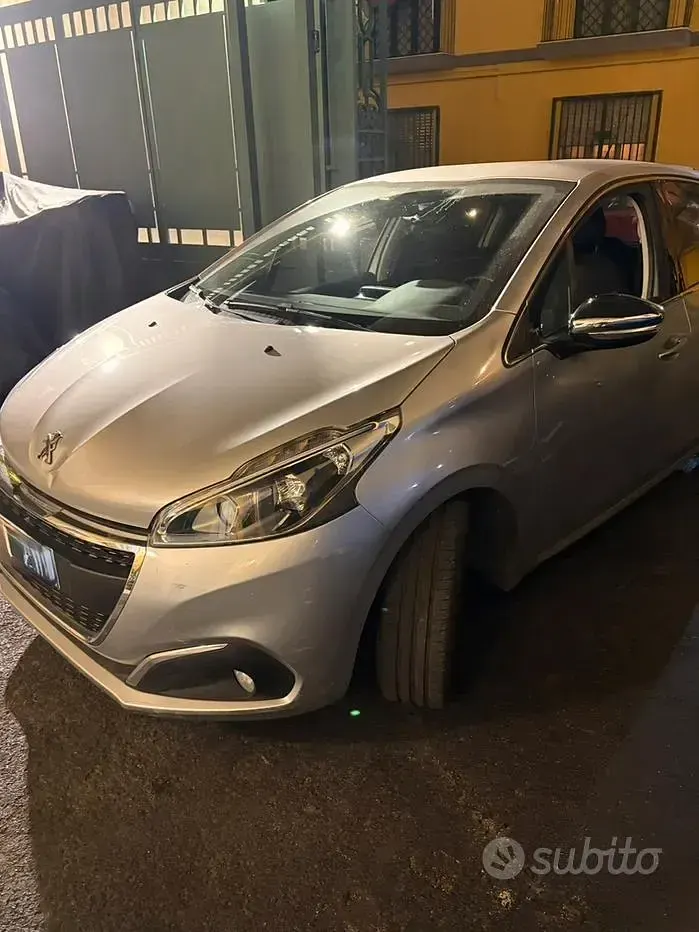 Usata Peugeot 208 75 CV (55 kW) 2016 Grigio Utilitaria