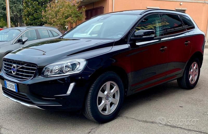 Usata Volvo XC60 R-Design Momentum 150 CV (110 kW) 2015 Nero SUV