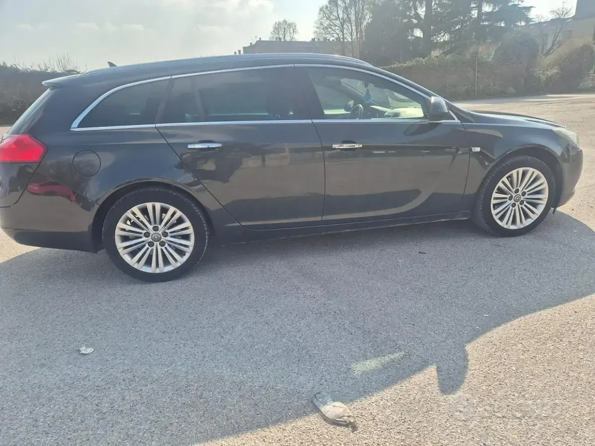 Usata Opel Insignia 160 CV (117 kW) 2012 Nero Station wagon