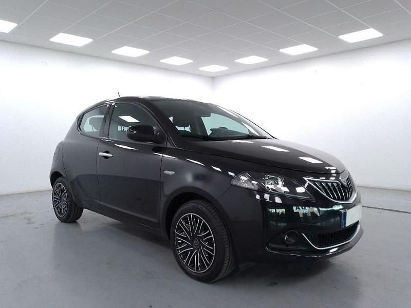 Usata Lancia Ypsilon Gold 70 CV (51 kW) 2022 Nero Utilitaria