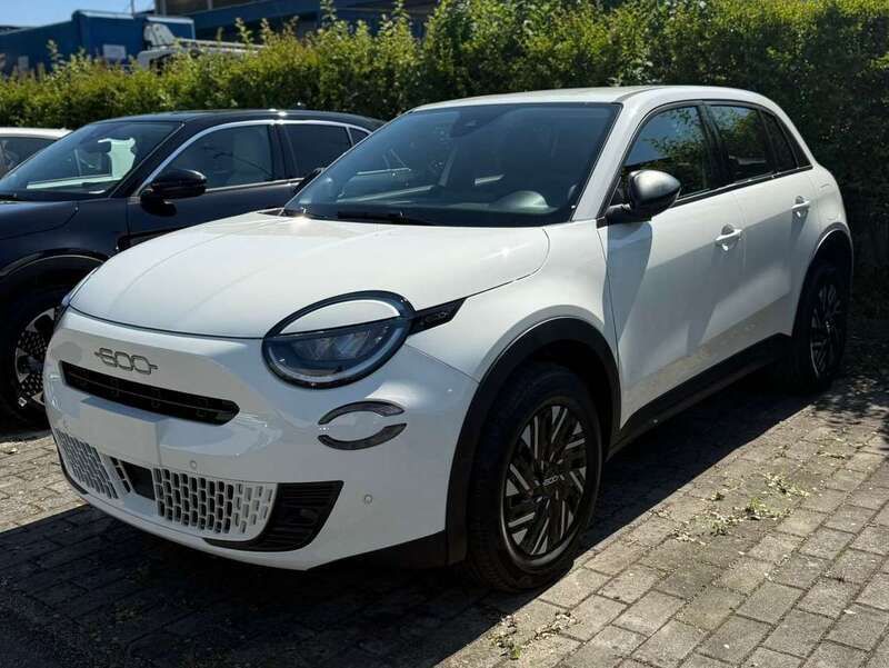 Usata Fiat 600 100 CV (73 kW) 2024 Beige