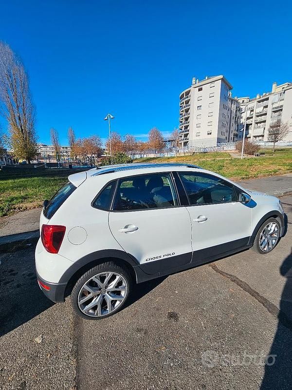 Usata VW Polo Cross 85 CV (62 kW) 2016 Bianco Utilitaria
