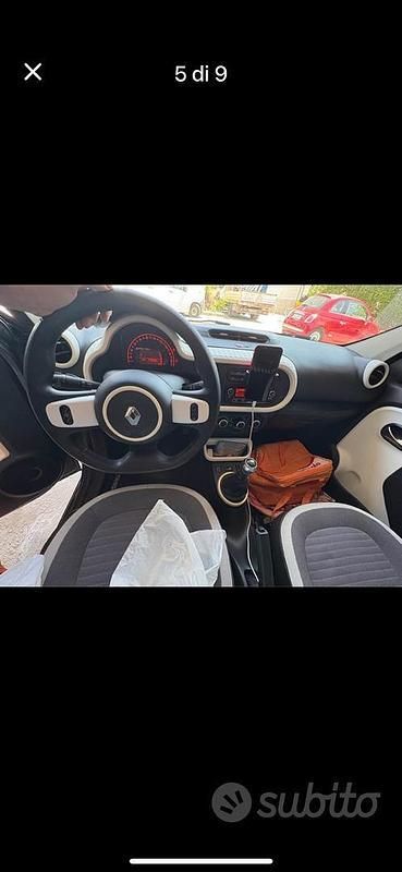 Usado Renault Twingo 69 CV (50 kW) 2019 Gris Utilitario