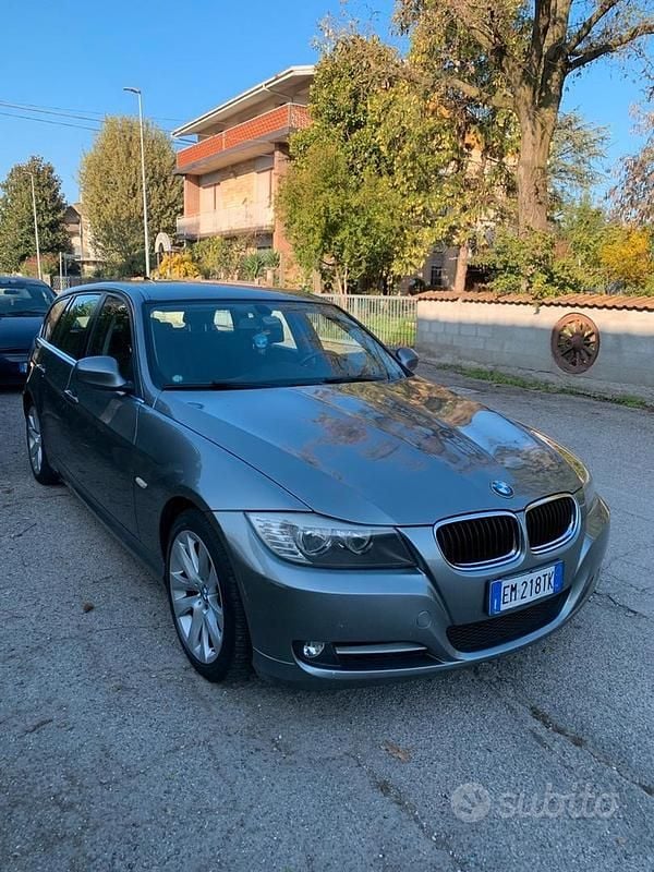 Grigio Usata 2012 BMW 318 Station wagon | 4300 € (Super prezzo) - Immagine 1/4