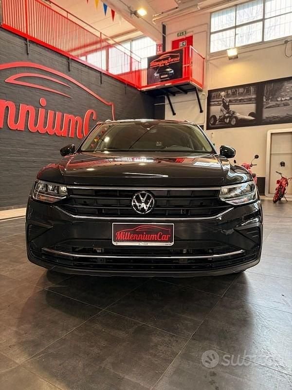 Usata VW Tiguan Life 131 CV (96 kW) 2023 Grigio SUV