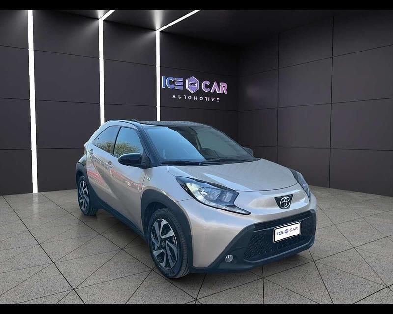 Usata Toyota Aygo X Trend 72 CV (52 kW) 2025 Beige SUV