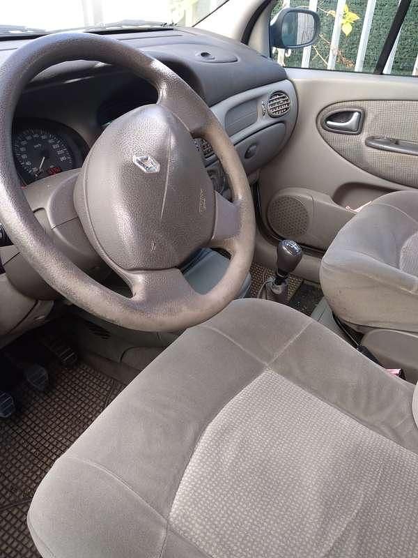 Usata Renault Scénic Dynamique 102 CV (75 kW) 2002 Grigio Monovolume